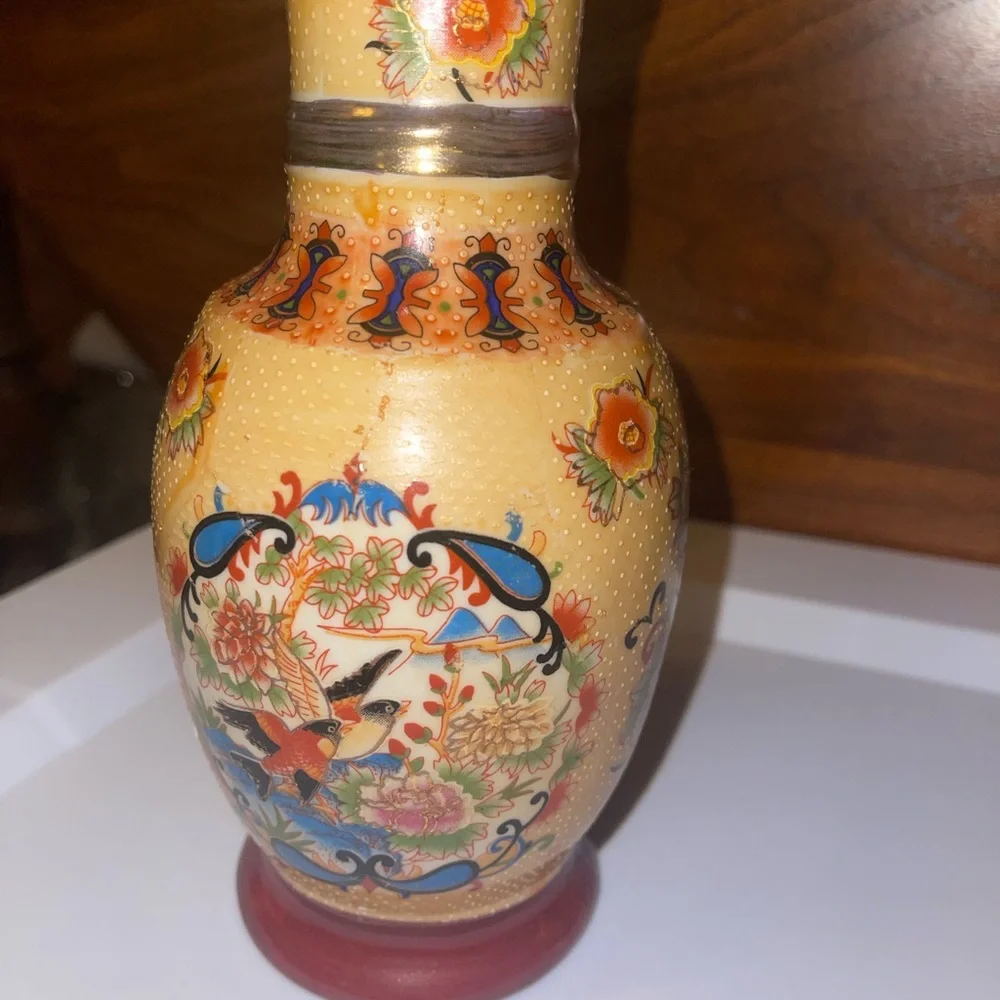 Fluted Satsuma Vase Birds Japanese Textured Gold Hand painted Stunning